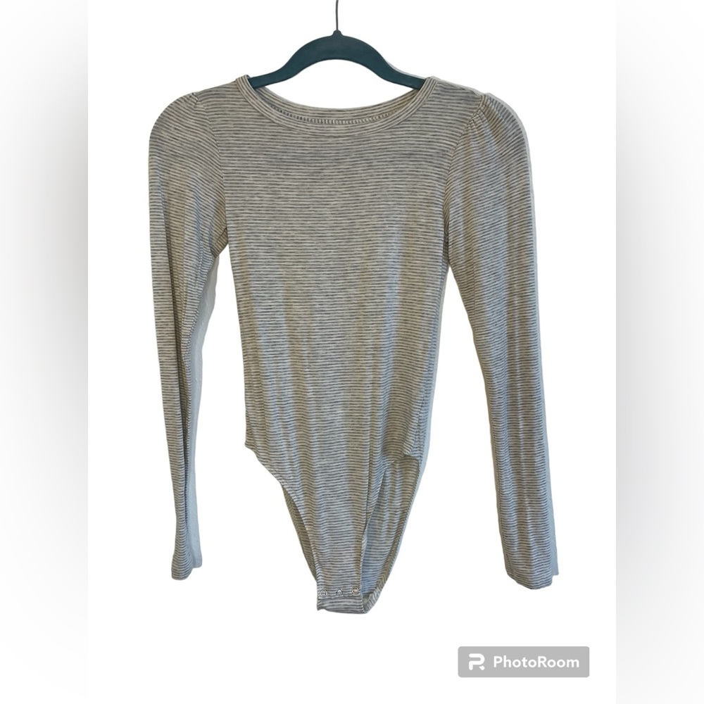 Aerie Bodysuit Women’s XXS Gray White Stripe Long Sleeve Crew Neck One Piece 2XS